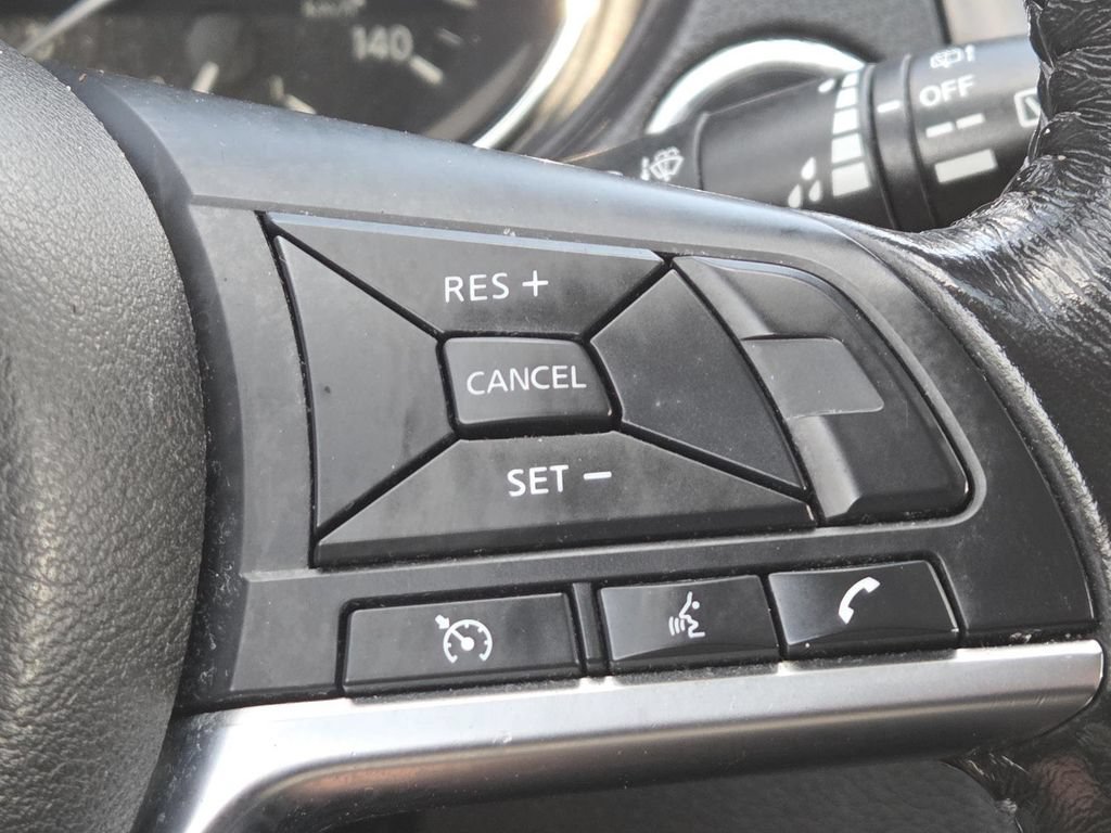 Used 2020 Nissan Rogue SV FWD image 5