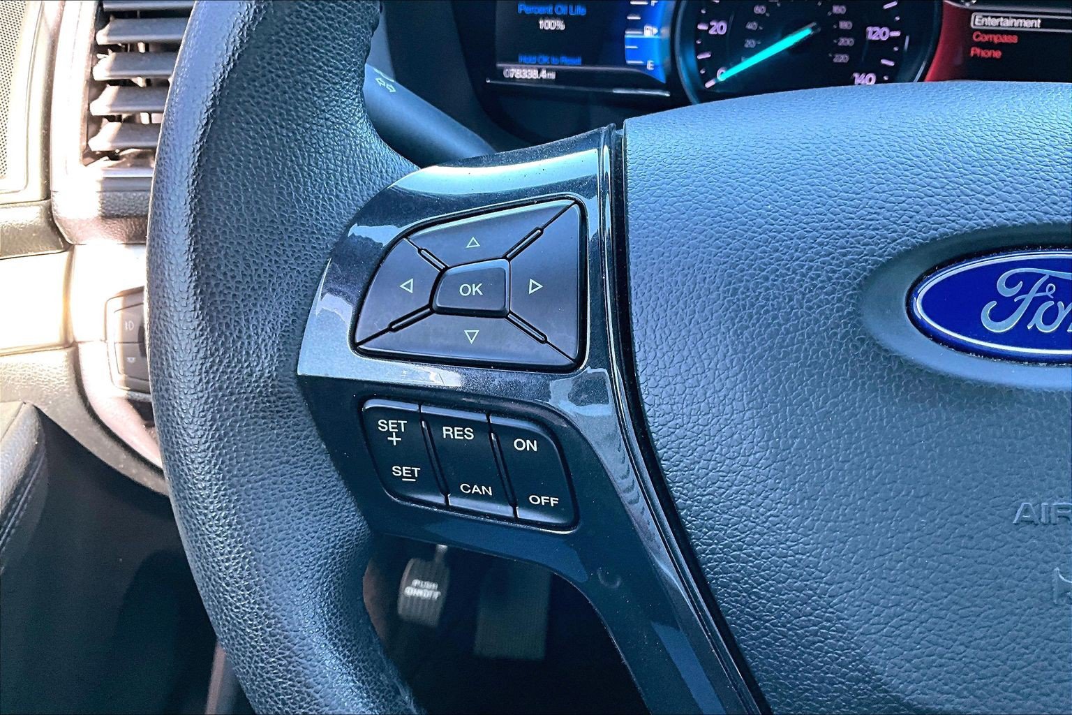 Used 2018 Ford Explorer XLT w/ Equipment Group 201A FWD image 19