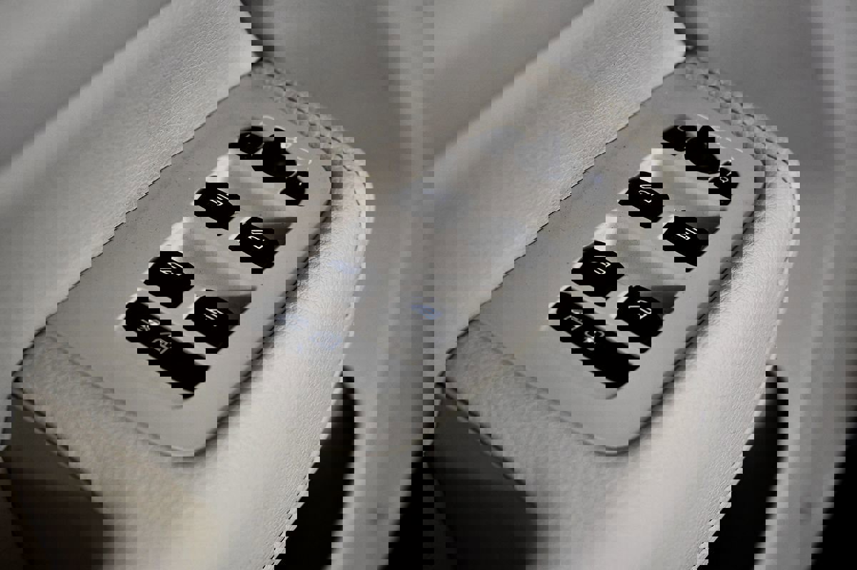 Used 2022 Volvo XC60 B5 Momentum image 15