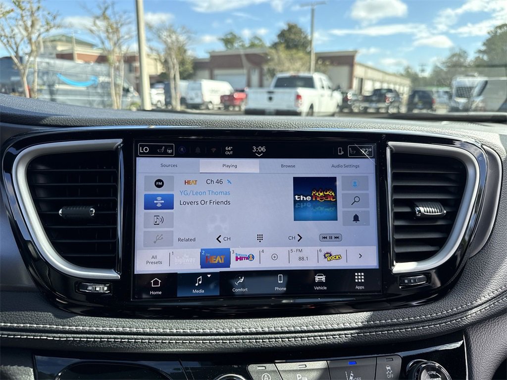 New 2026 Chrysler Pacifica Select image 21