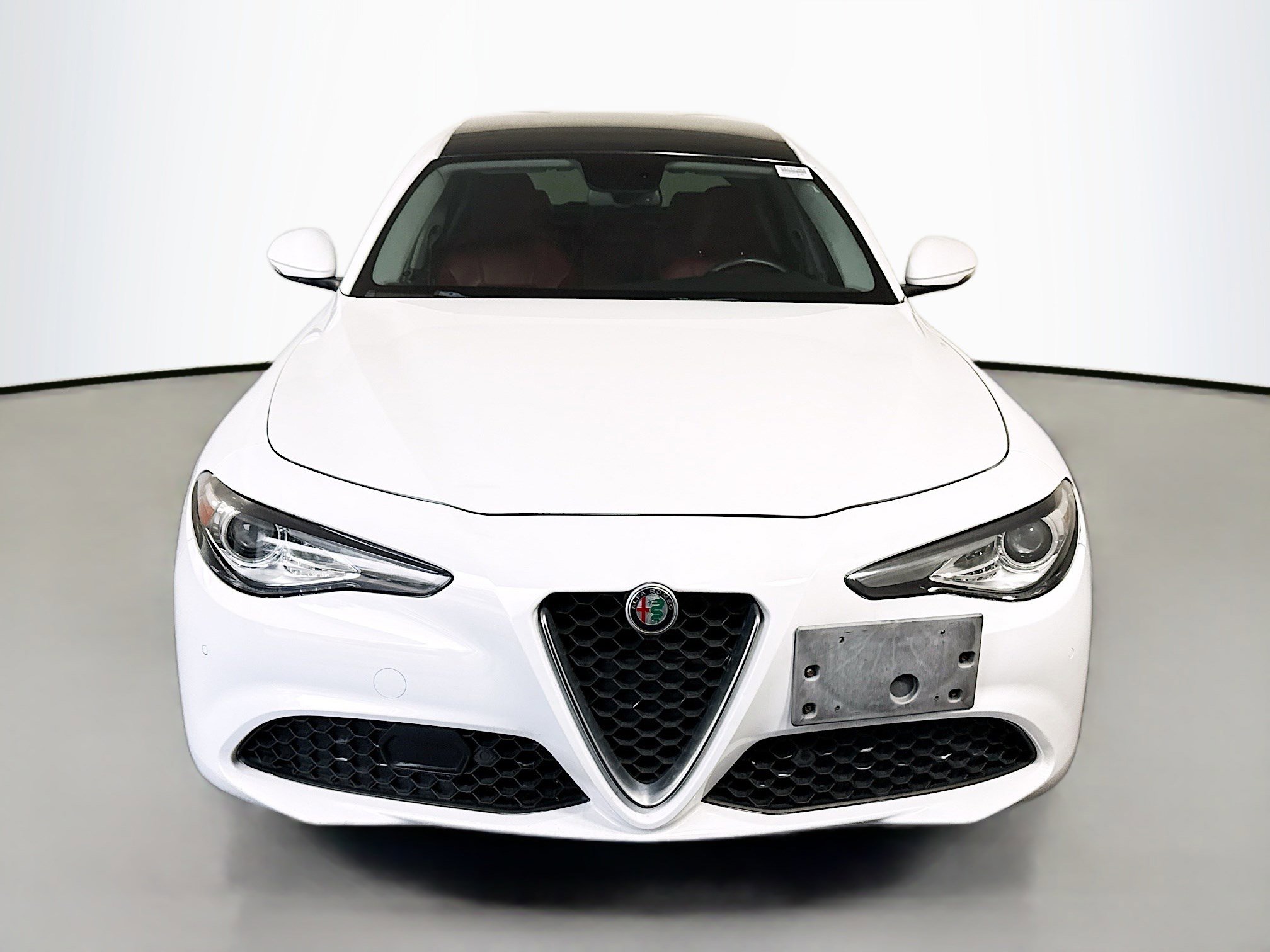 Used 2017 Alfa Romeo Giulia Base image 2