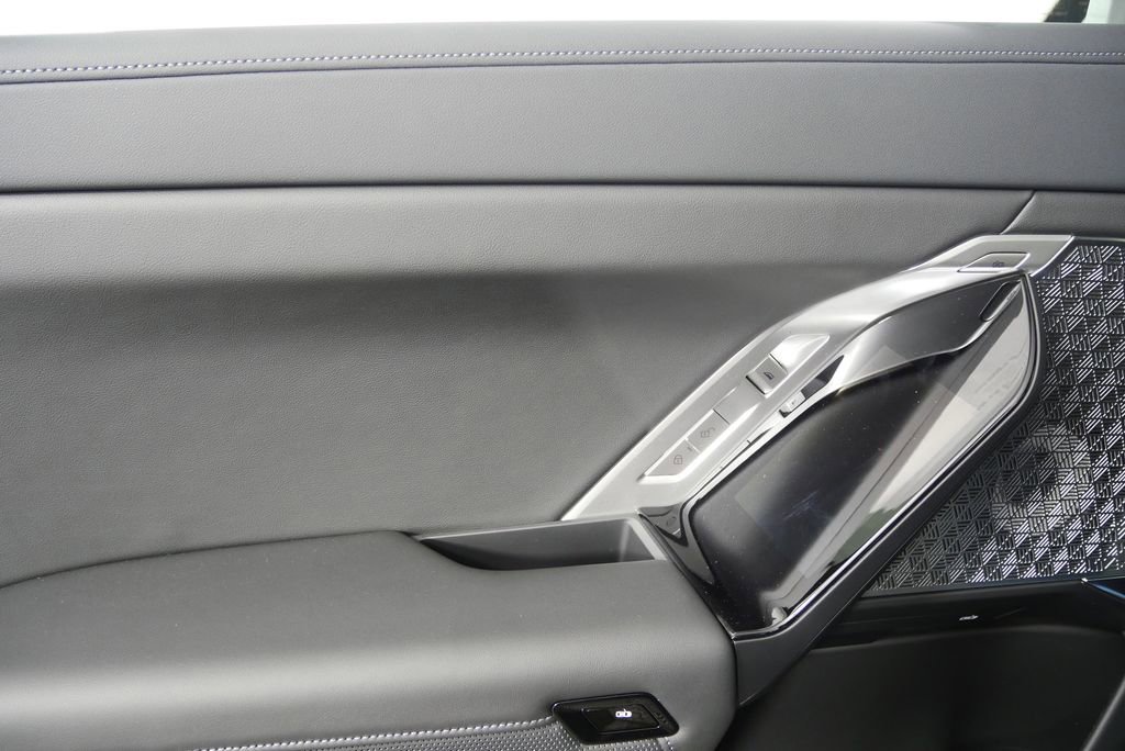 New 2026 BMW 750e xDrive w/ Executive Package image 14