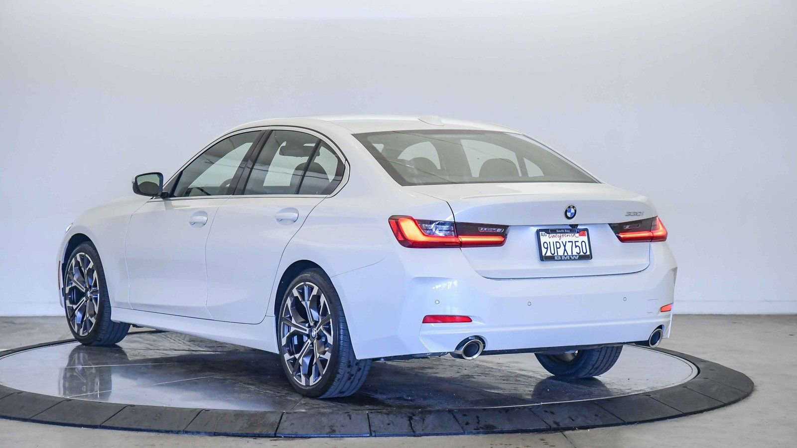 Used 2025 BMW 330i Sedan w/ Convenience Package image 2