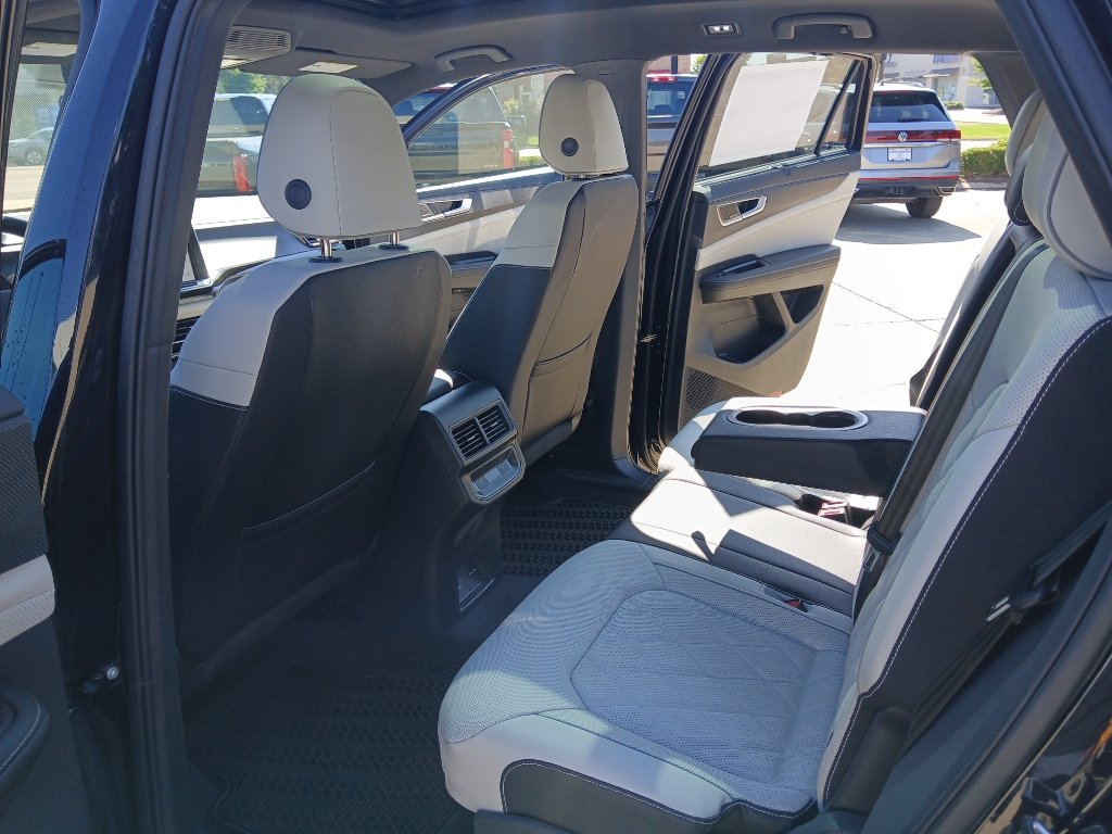 New 2026 Volkswagen Atlas Cross Sport SEL Premium R-Line AWD/4WD image 18