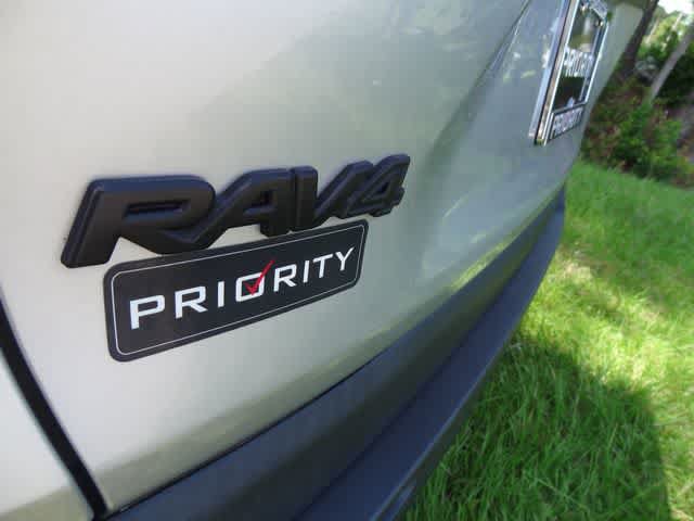 Used 2023 Toyota RAV4 LE AWD/4WD image 31