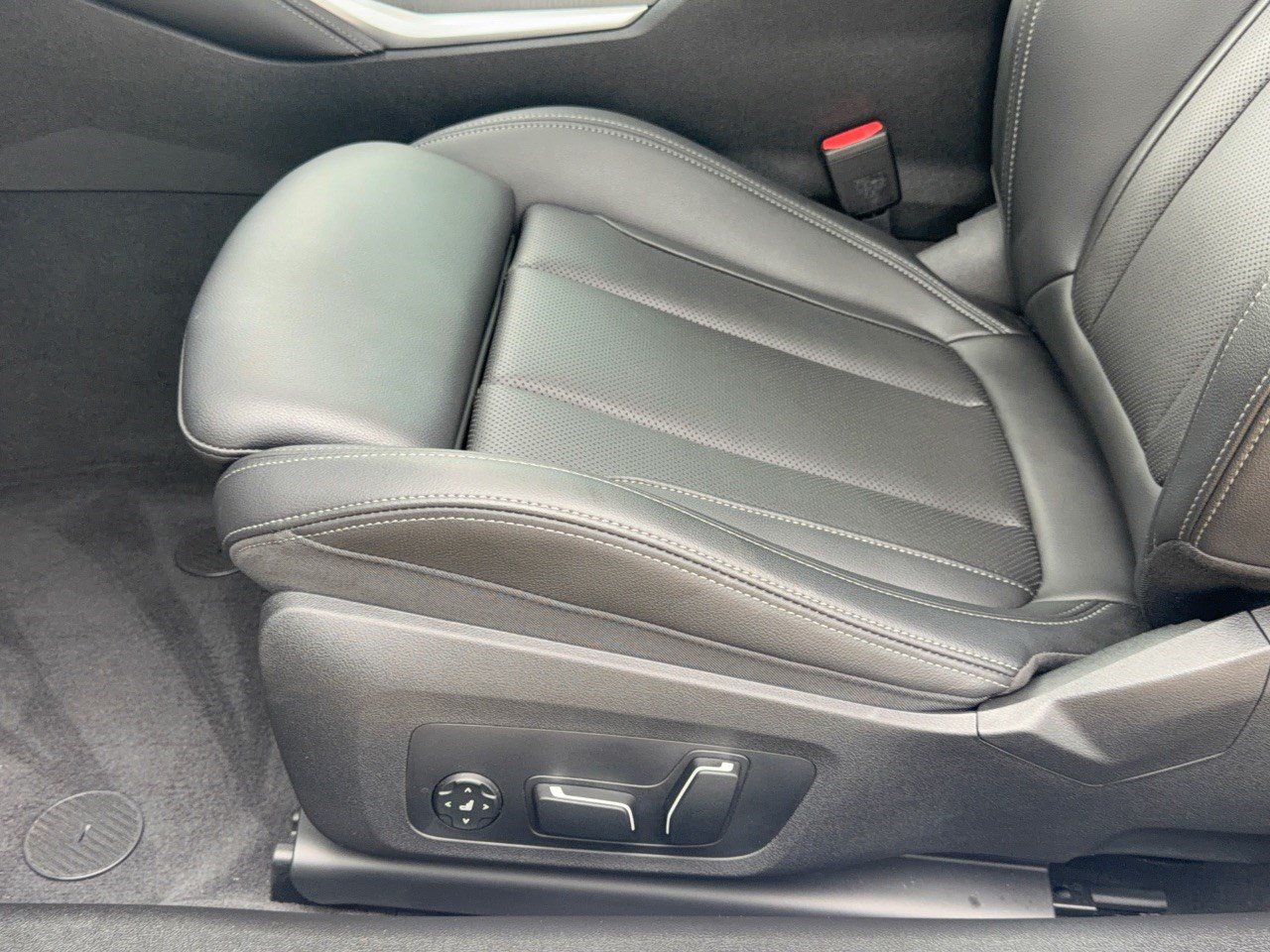 Used 2026 BMW 430i Coupe w/ M Sport Package RWD image 16