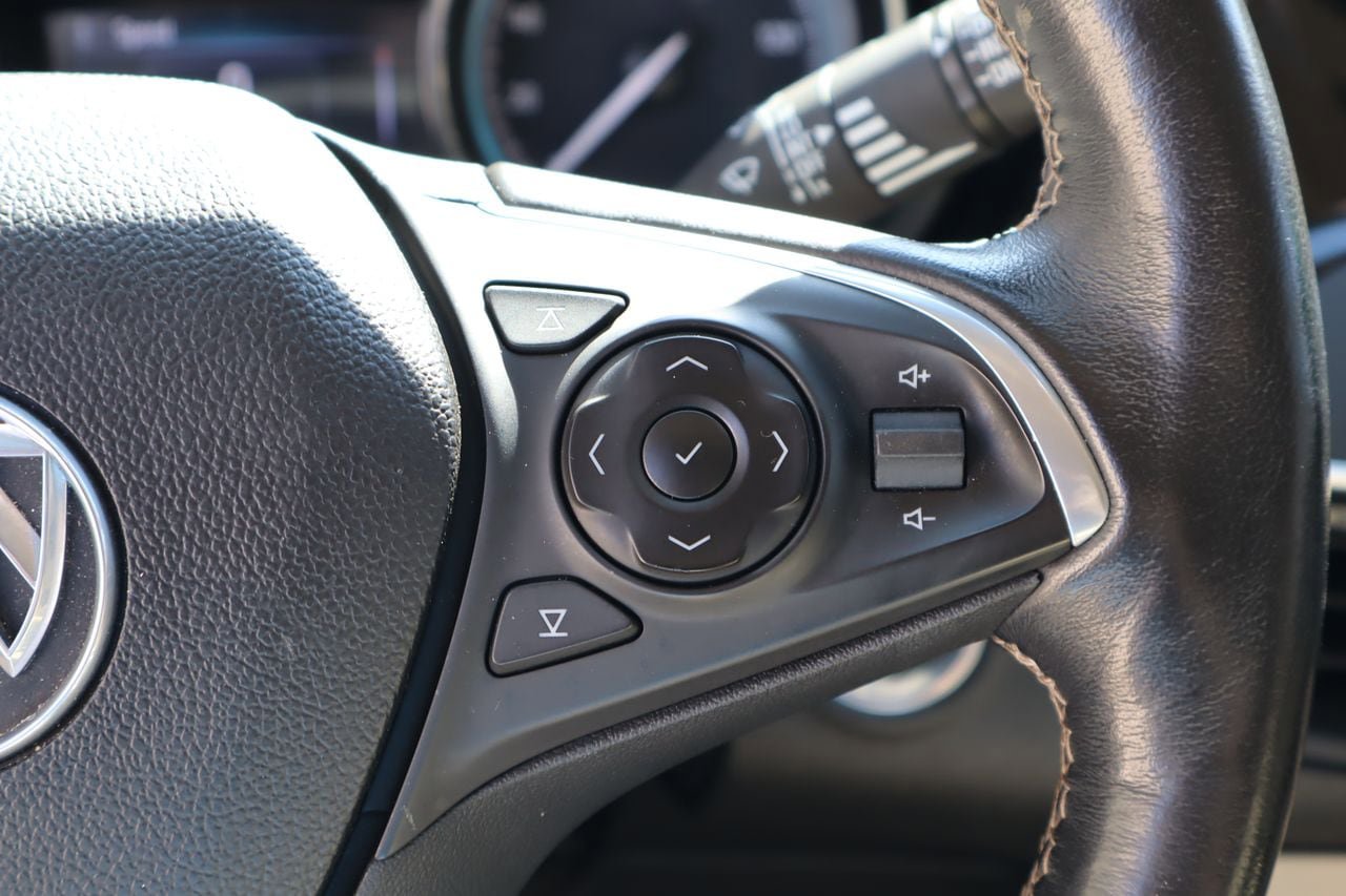 Used 2017 Buick Envision Essence FWD image 13