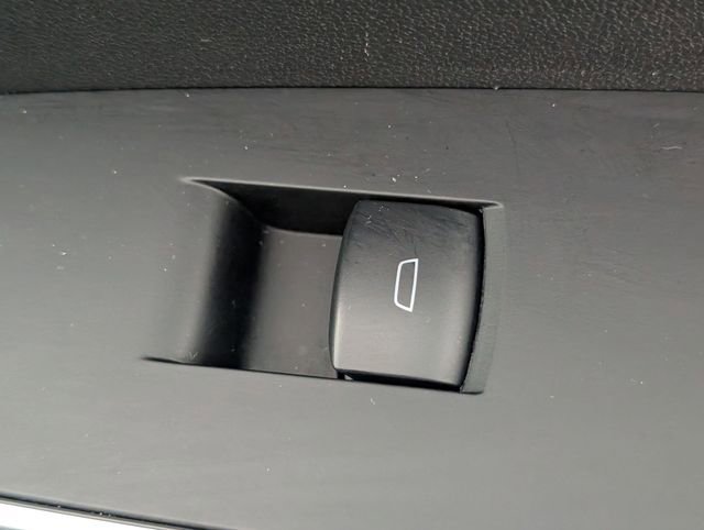 Used 2025 GMC Acadia Elevation image 36