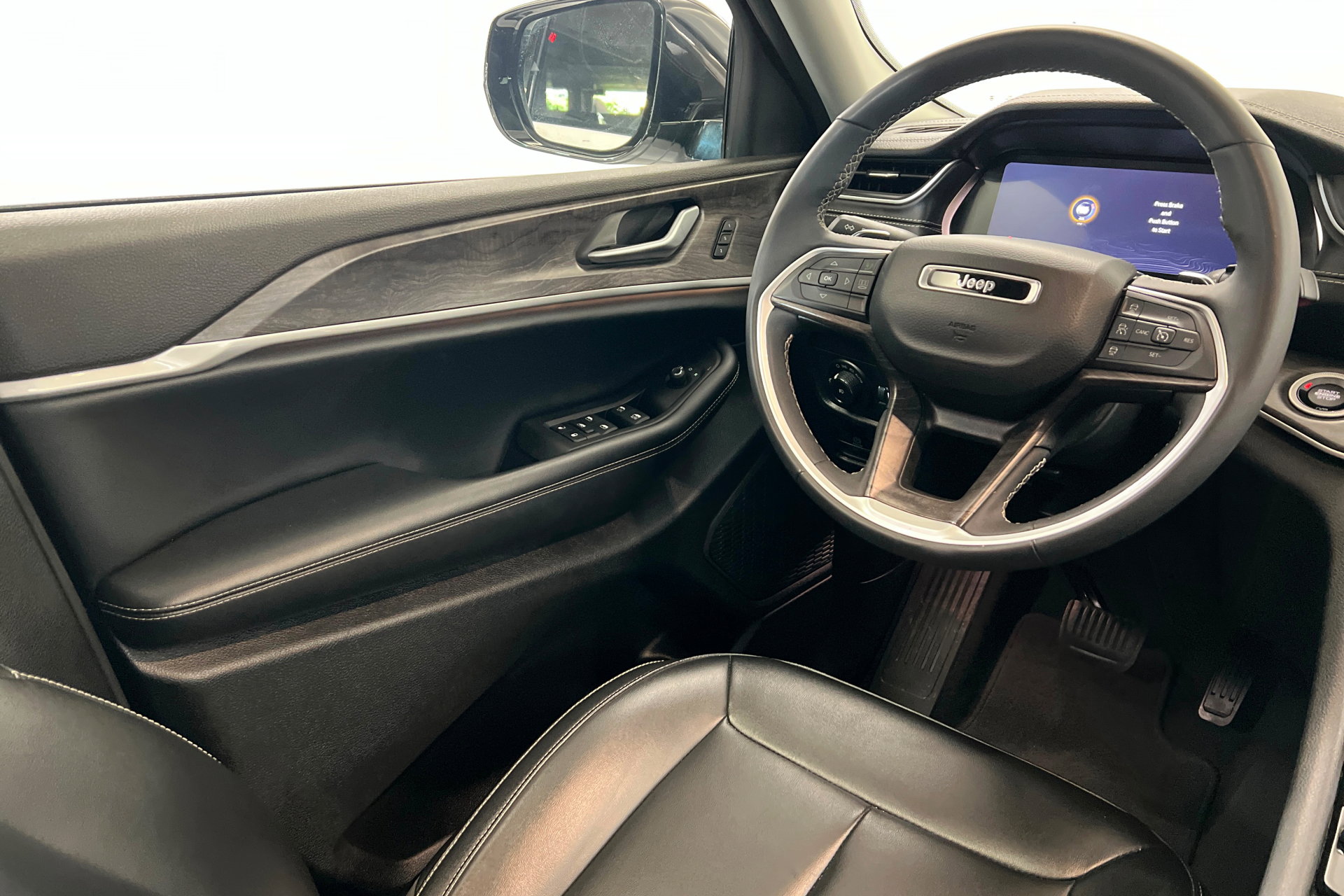 Used 2024 Jeep Grand Cherokee Limited AWD/4WD image 11