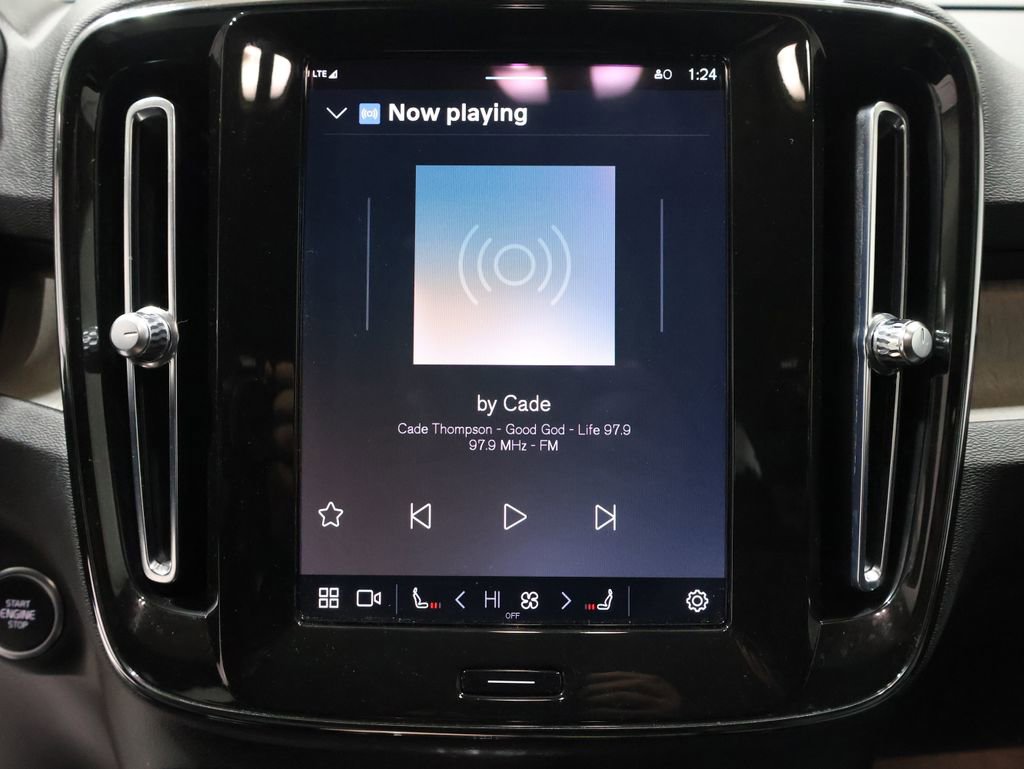 Used 2023 Volvo XC40 B5 Core image 29