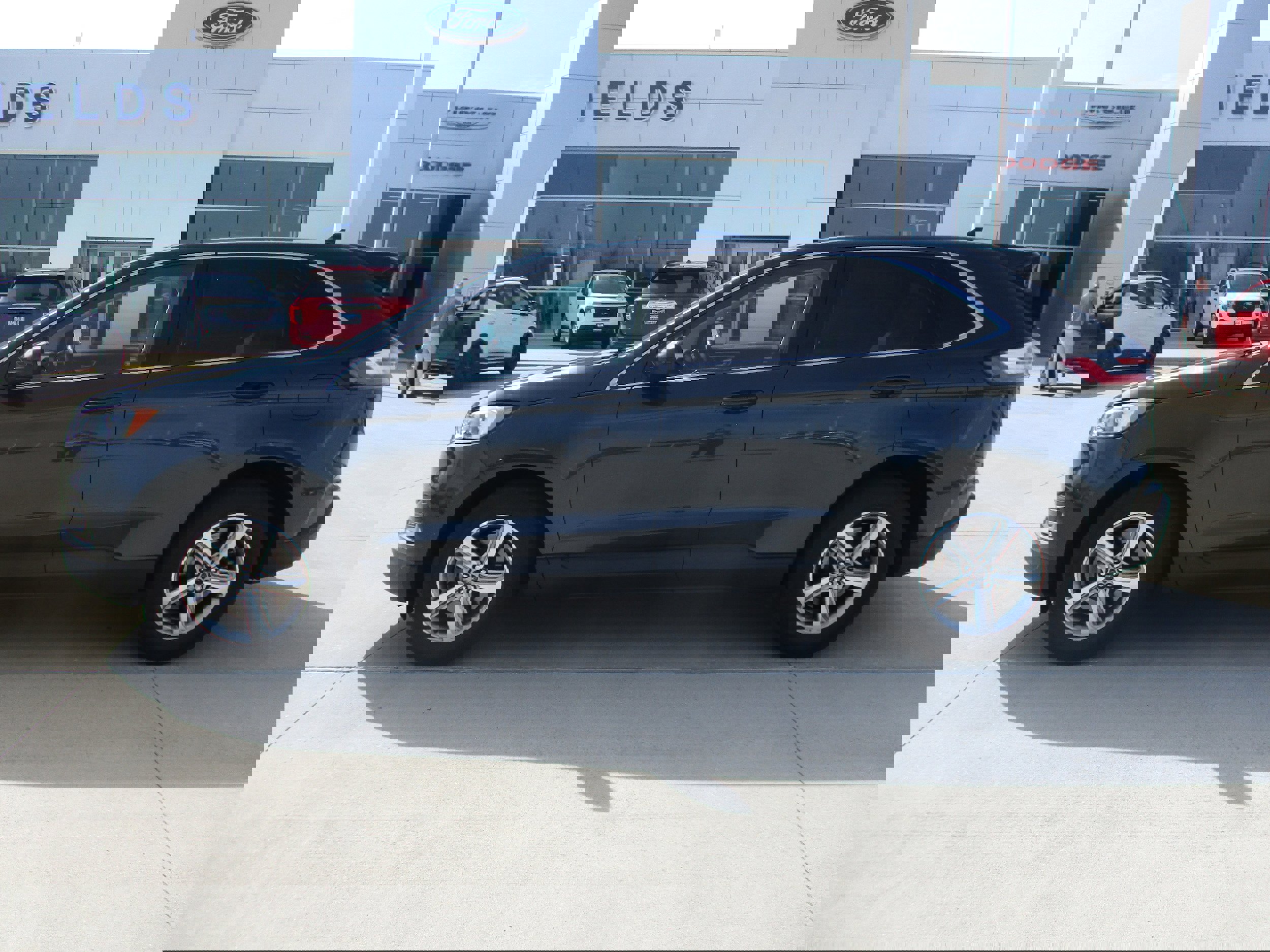 Used 2022 Ford Edge SEL w/ Convenience Package image 3