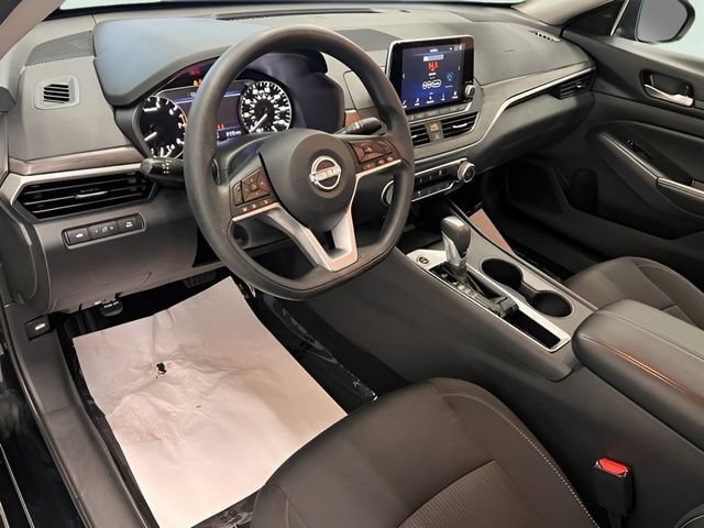 Used 2025 Nissan Altima 2.5 SV FWD image 10