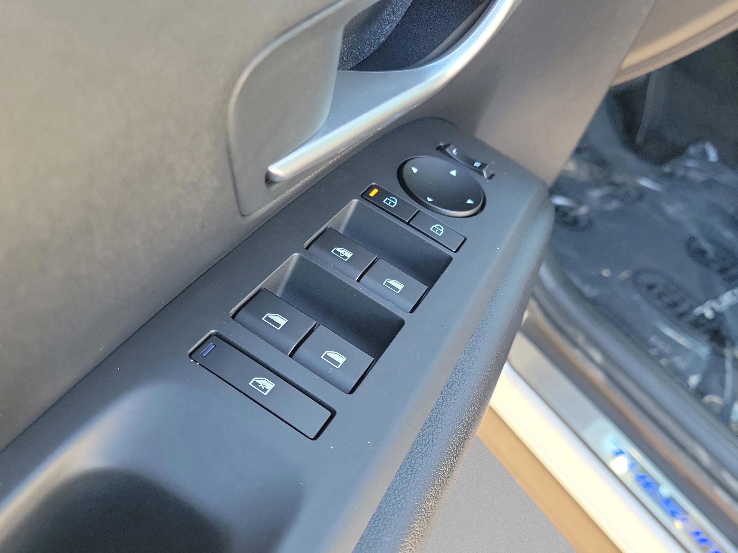 New 2026 Hyundai Tucson Blue SE image 8