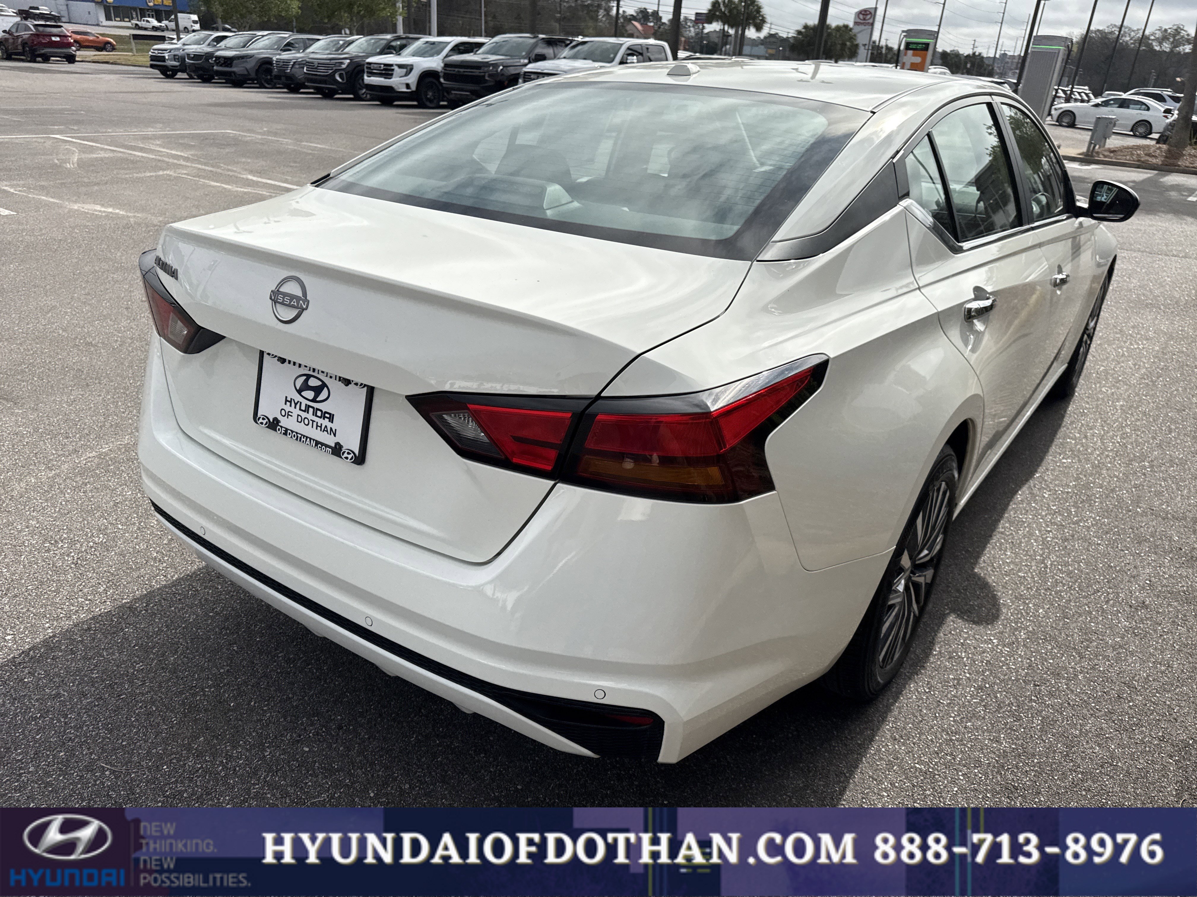 Used 2025 Nissan Altima 2.5 SV image 4