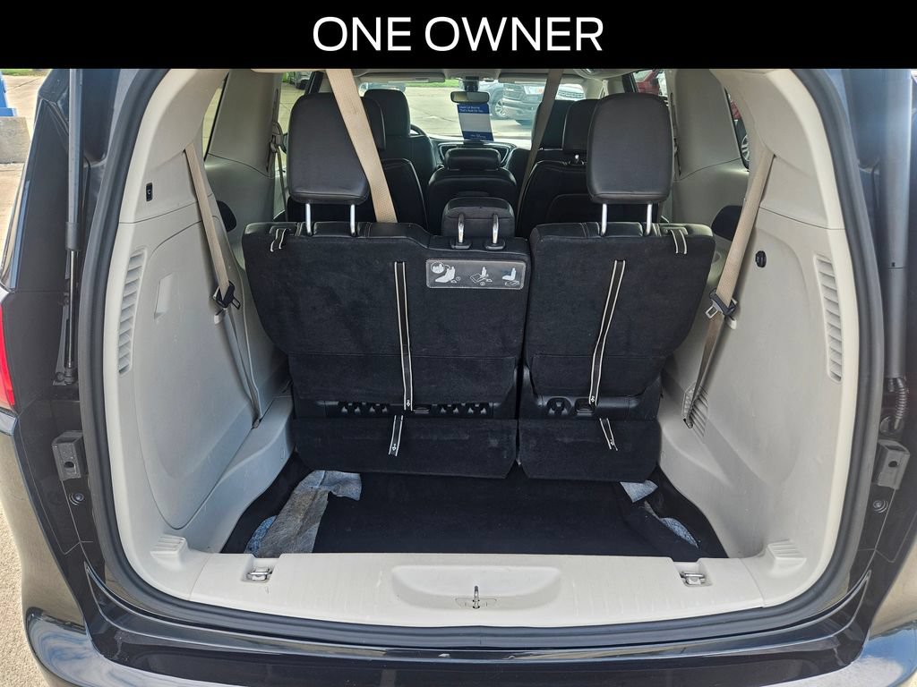 Used 2020 Chrysler Pacifica Touring-L FWD image 6
