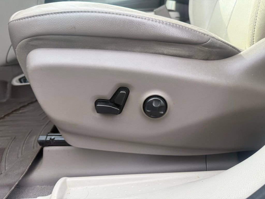 Used 2018 Chrysler Pacifica Touring-L image 15