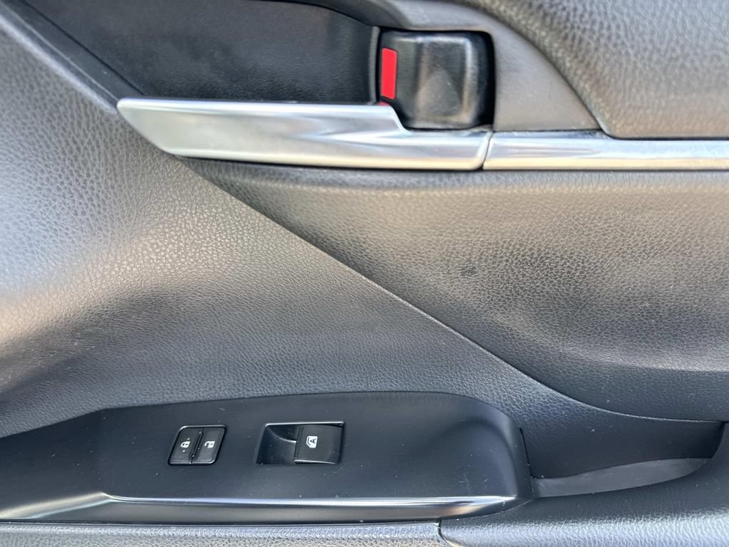 Used 2019 Toyota Camry SE FWD image 16