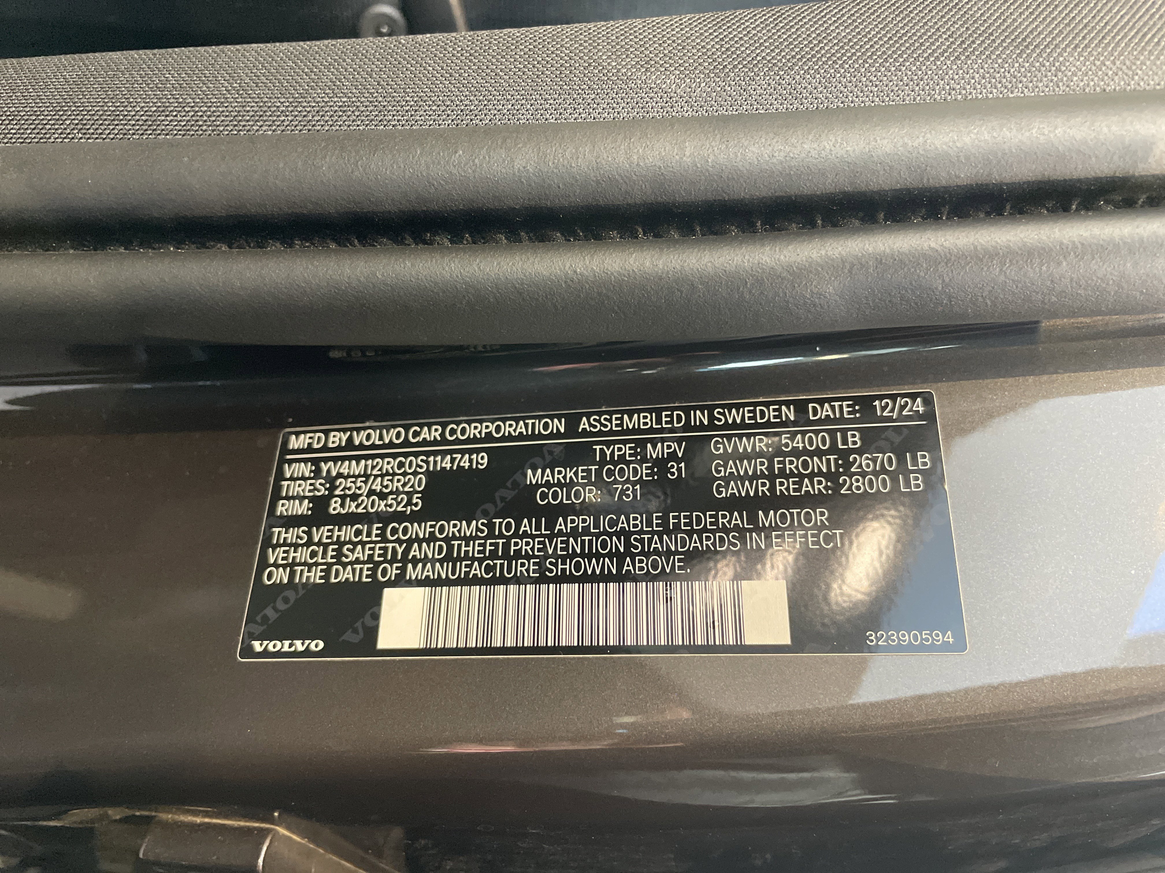 Used 2025 Volvo XC60 B5 Plus AWD/4WD image 36