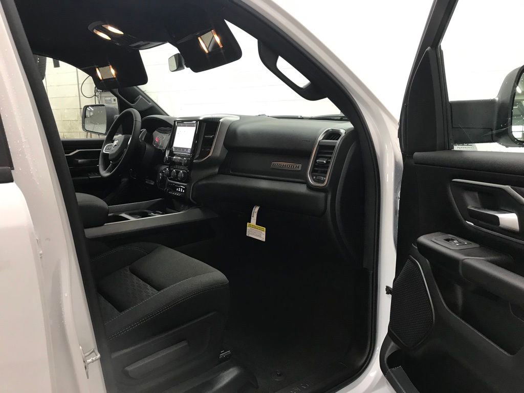 New 2026 RAM 1500 4x4 Crew Cab image 39