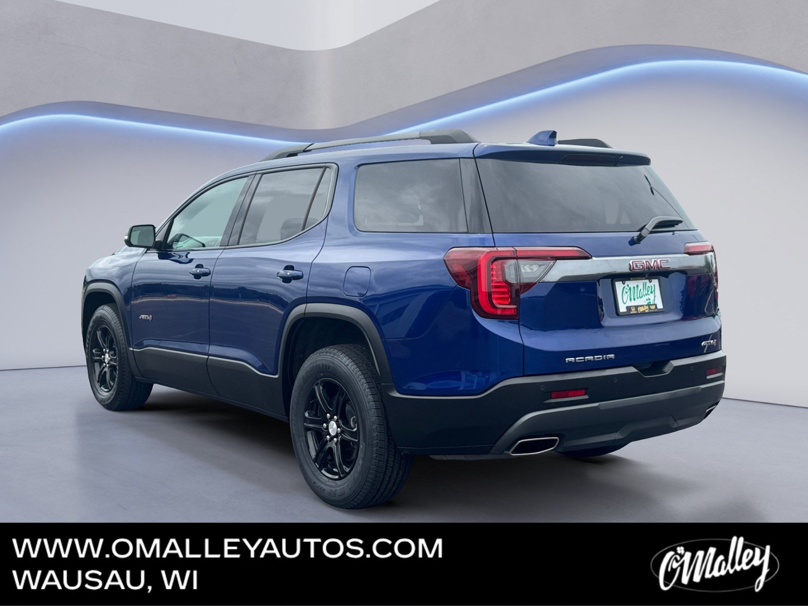 Used 2023 GMC Acadia AT4 w/ Technology Package AWD/4WD image 3