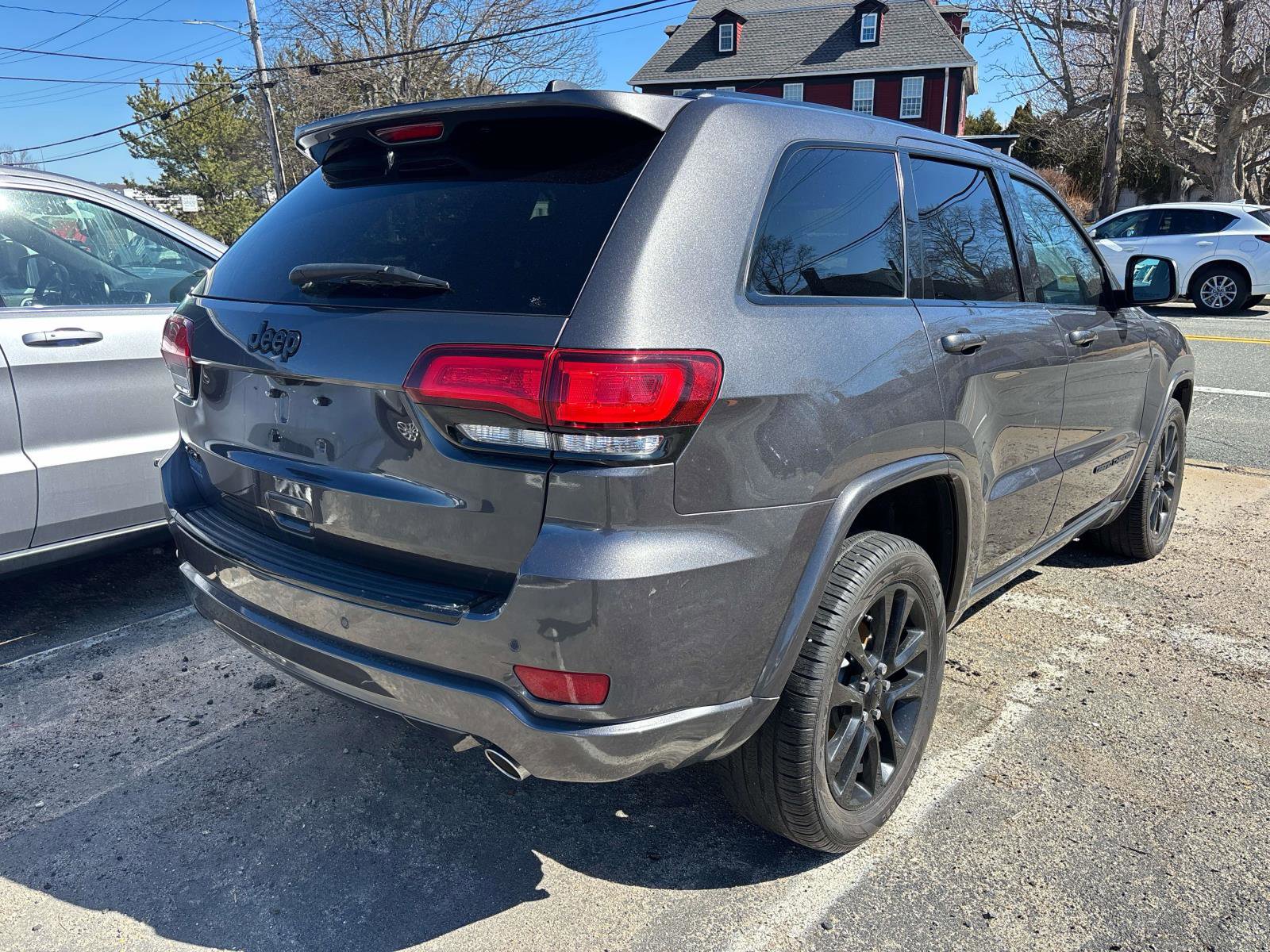 Certified 2017 Jeep Grand Cherokee Altitude image 3