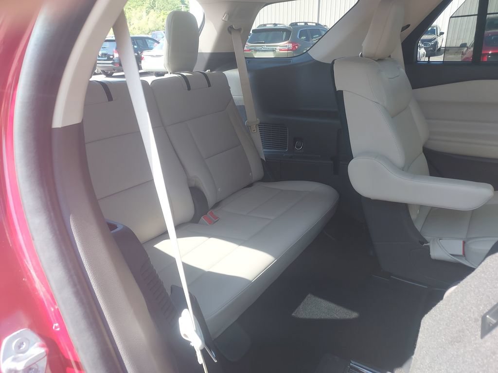 Used 2020 Ford Explorer Platinum w/ Premium Technology Package AWD/4WD image 38