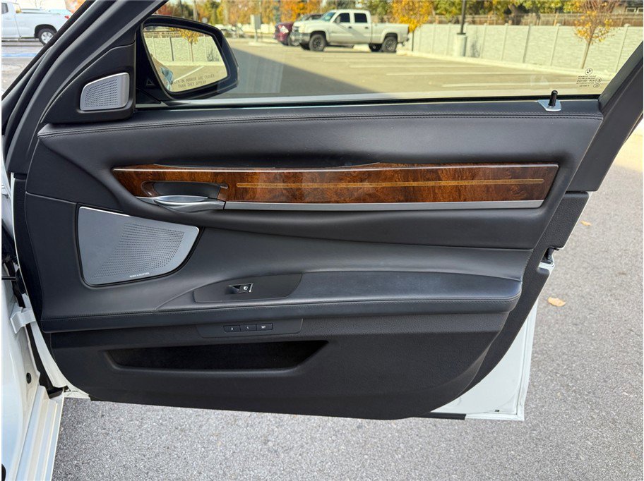 Used 2015 BMW 750Li RWD image 38