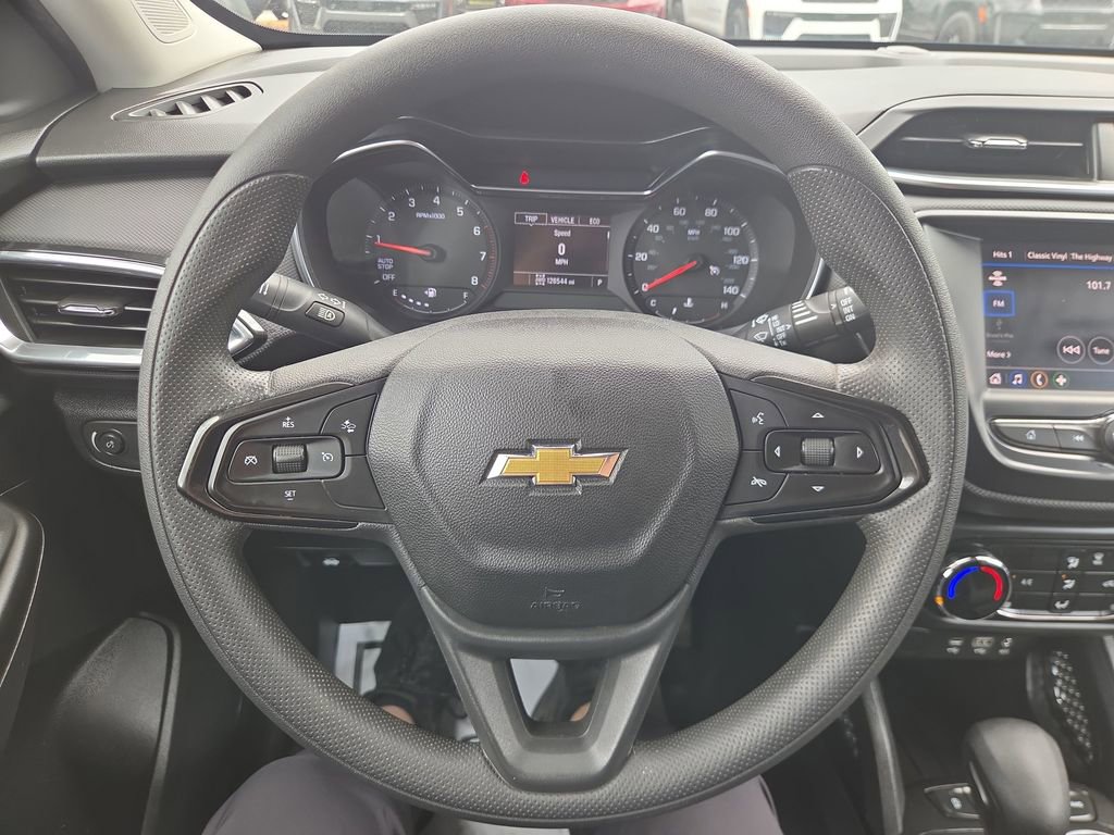 Used 2023 Chevrolet TrailBlazer LT AWD/4WD image 17