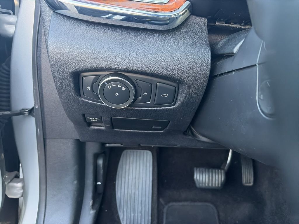 Used 2018 Lincoln Continental Select image 10