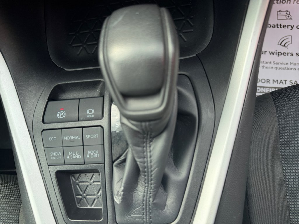 Used 2025 Toyota RAV4 LE AWD/4WD image 19
