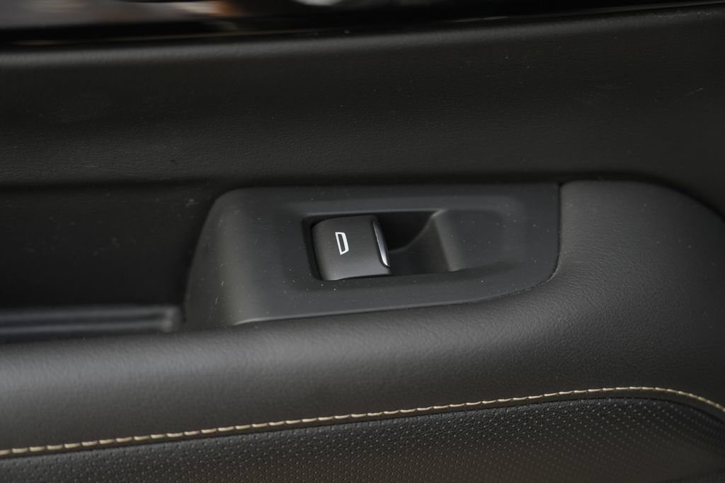 Used 2025 Chevrolet Suburban Premier AWD/4WD image 29