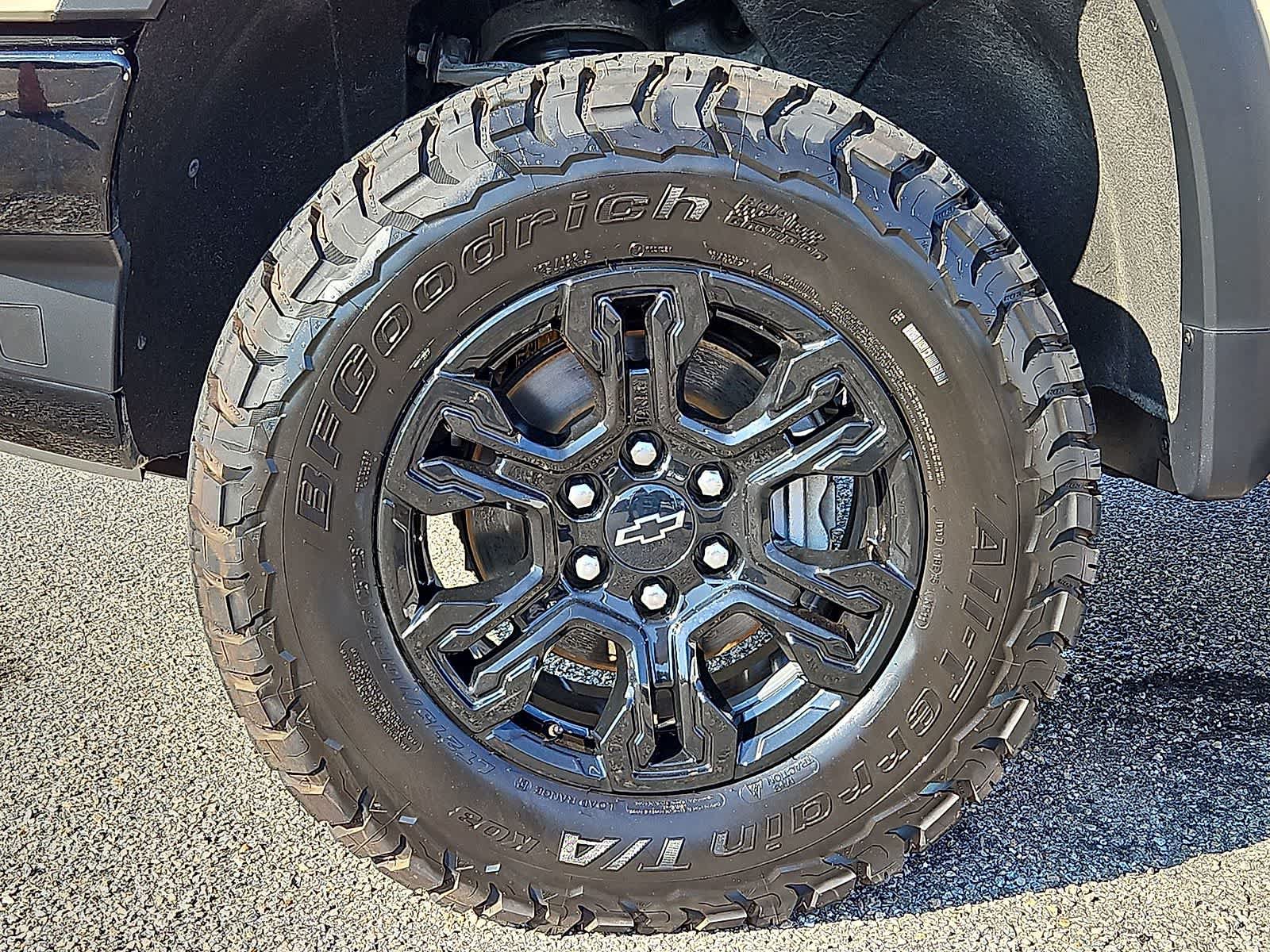 Used 2022 Chevrolet Silverado 1500 ZR2 w/ Technology Package AWD/4WD image 40