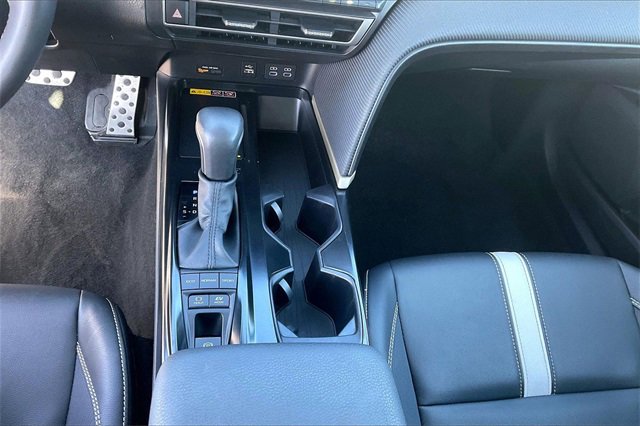 Used 2025 Toyota Camry SE image 13