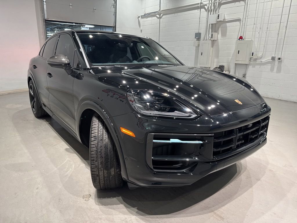 Used 2025 Porsche Cayenne GTS AWD/4WD image 3