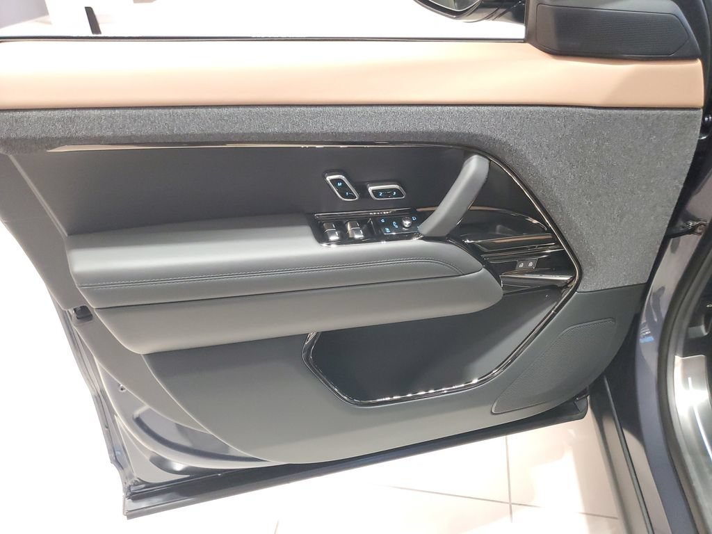 New 2027 Land Rover Range Rover Sport Dynamic SE AWD/4WD image 7