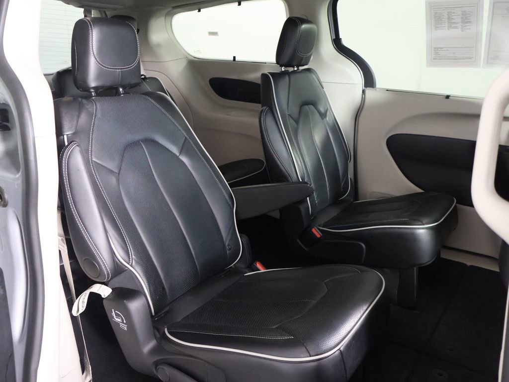 Used 2024 Chrysler Pacifica Limited FWD image 35