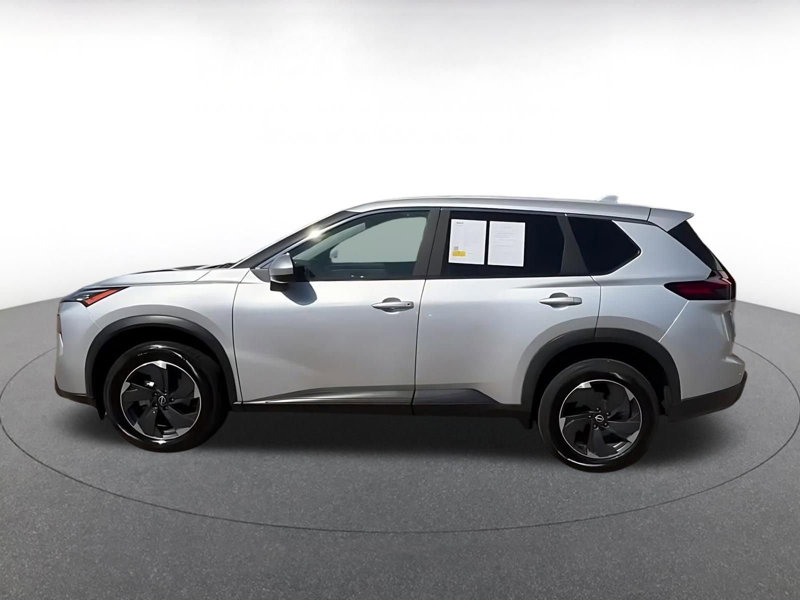 Used 2025 Nissan Rogue SV AWD/4WD image 9