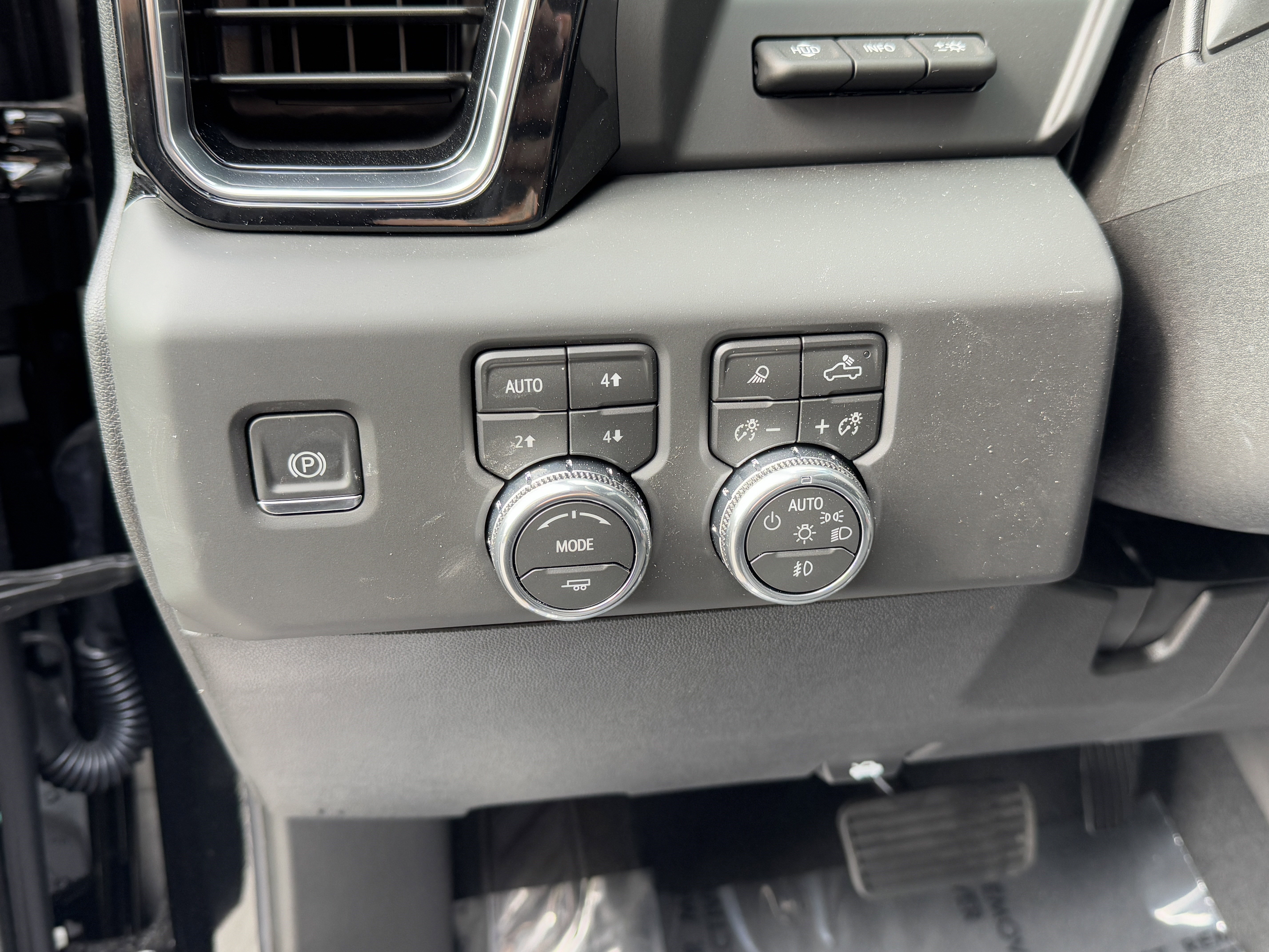 New 2026 GMC Sierra 3500 Denali w/ Denali Reserve Package image 19