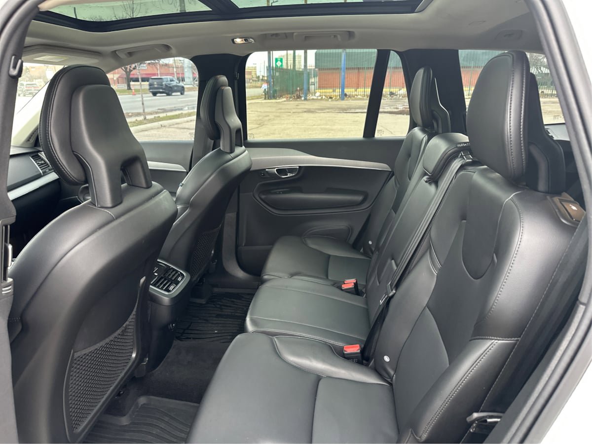 Used 2022 Volvo XC90 T5 Momentum w/ Protection Package Premier image 11