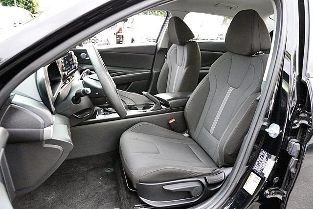 Used 2024 Hyundai Elantra SE image 13
