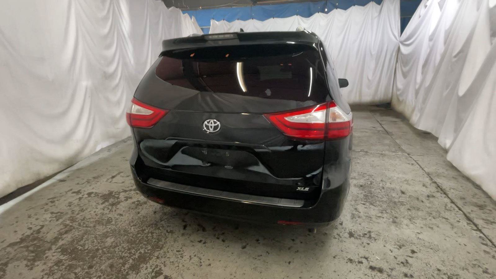 Used 2018 Toyota Sienna XLE FWD image 7