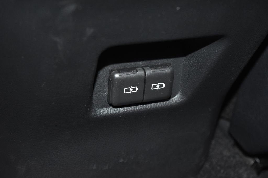 Used 2025 Toyota RAV4 XLE image 20