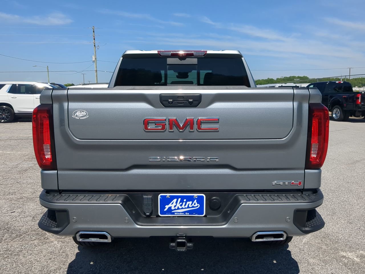Used 2023 GMC Sierra 1500 AT4 w/ Technology Package AWD/4WD image 4