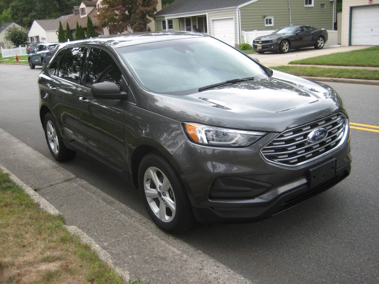 Used 2019 Ford Edge SE FWD image 2