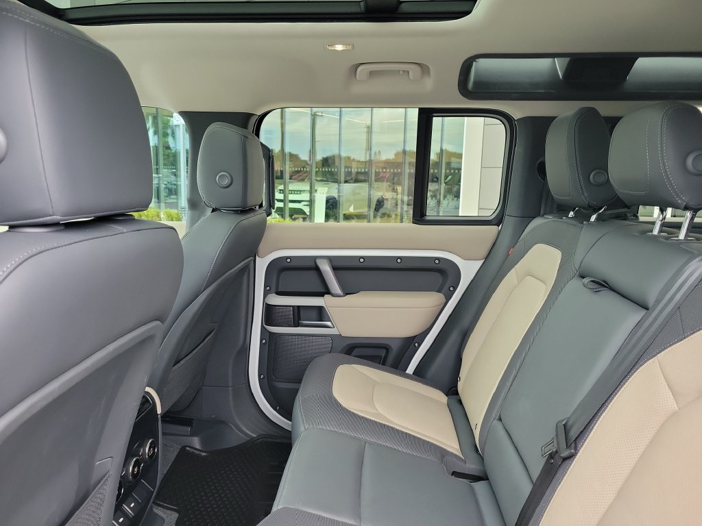 Certified 2024 Land Rover Defender 110 X-Dynamic SE AWD/4WD image 15