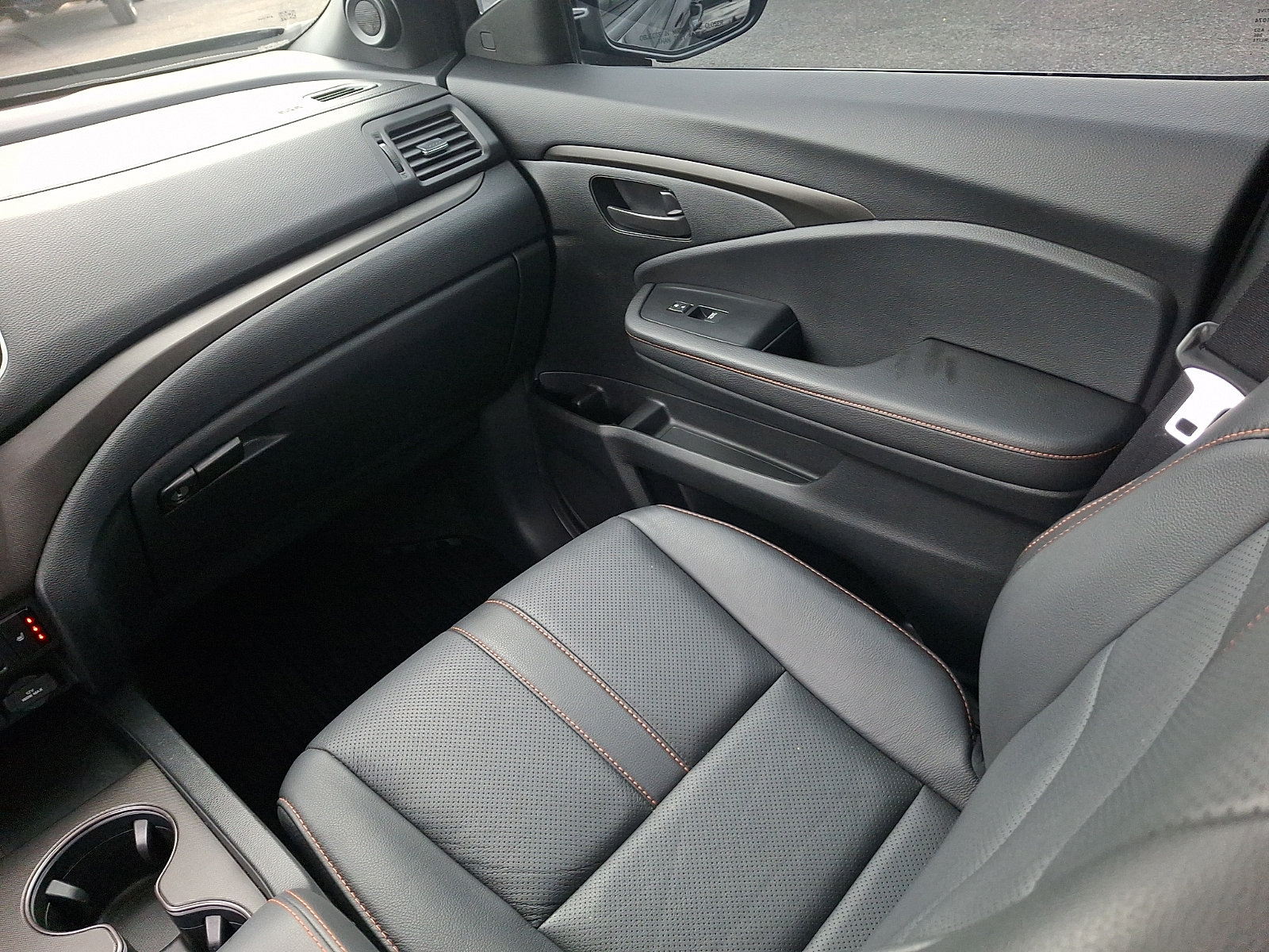Used 2025 Honda Passport TrailSport image 12