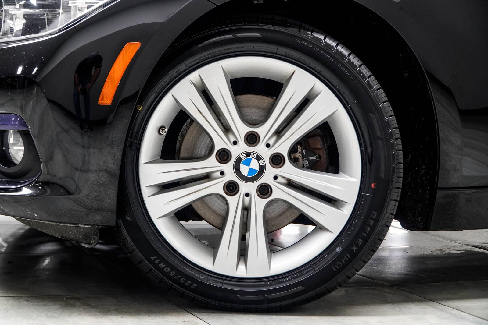 Used 2018 BMW 330i xDrive Sedan w/ Convenience Package AWD/4WD image 2