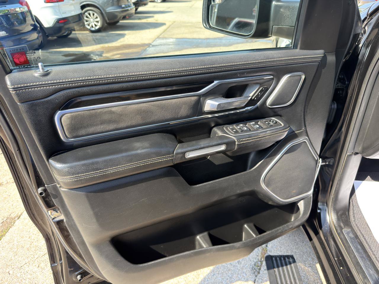 Used 2019 RAM 1500 Laramie AWD/4WD image 12