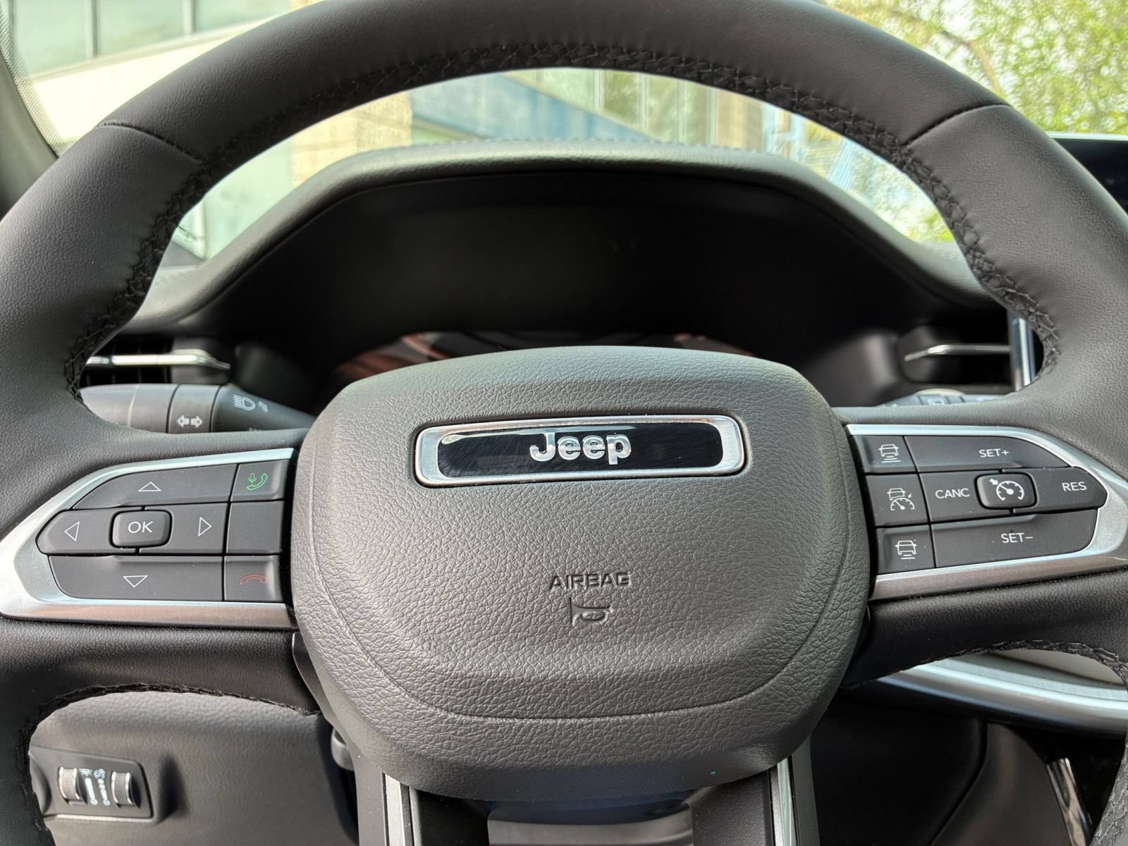 Used 2025 Jeep Compass Limited AWD/4WD image 29
