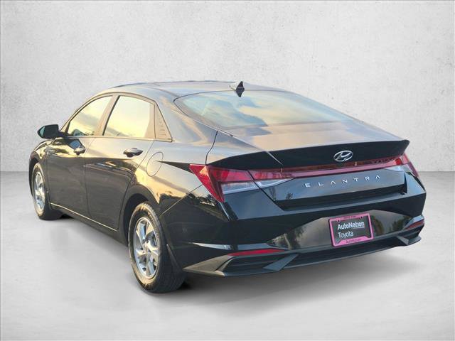 Used 2022 Hyundai Elantra SE FWD image 8